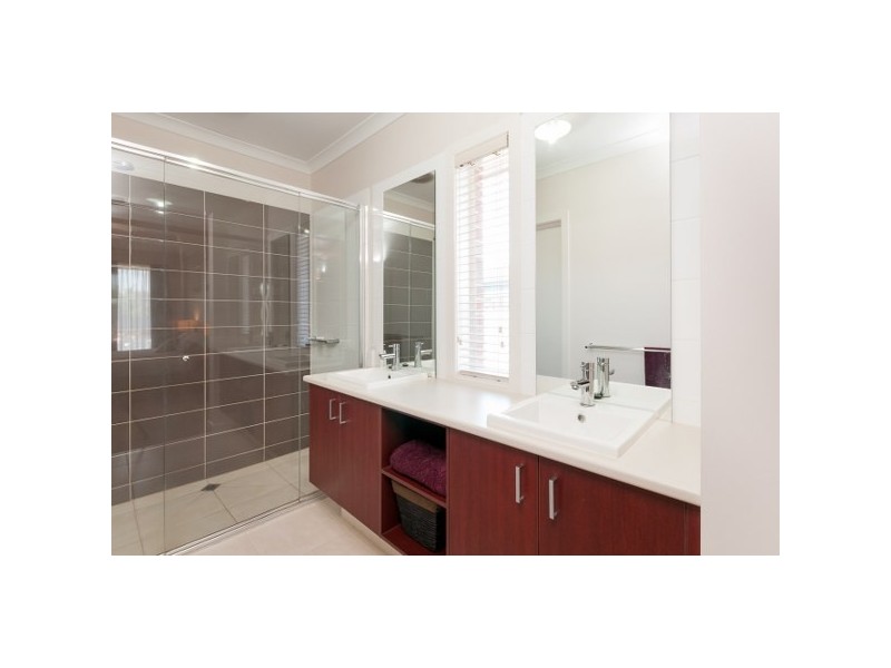 4 Arapiles Avenue, Craigieburn VIC 3064