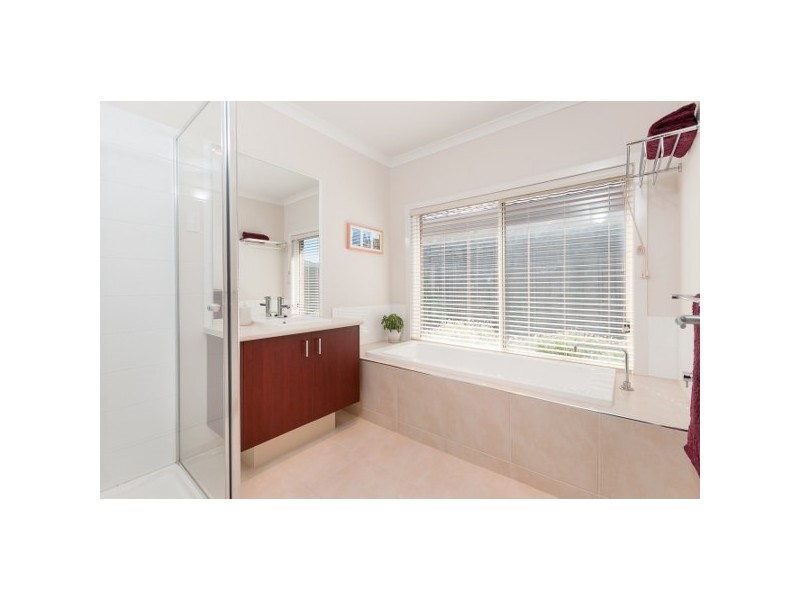 4 Arapiles Avenue, Craigieburn VIC 3064