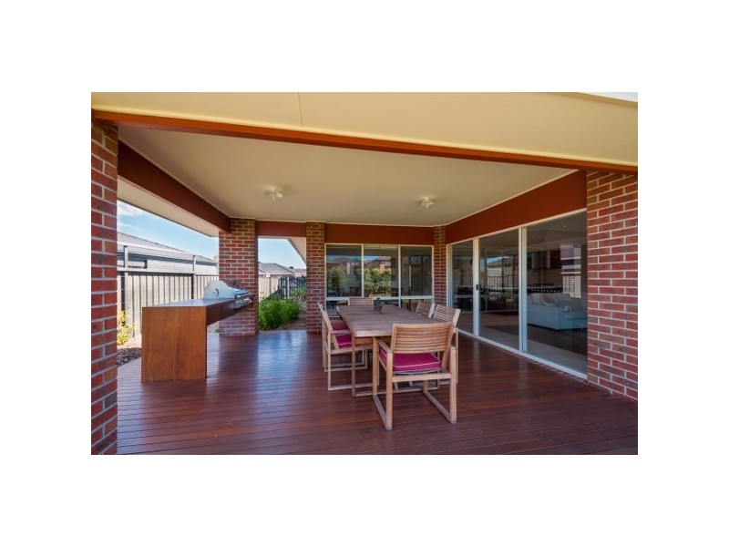 4 Arapiles Avenue, Craigieburn VIC 3064