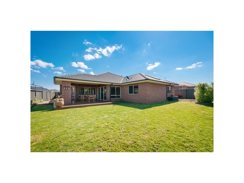 4 Arapiles Avenue, Craigieburn VIC 3064