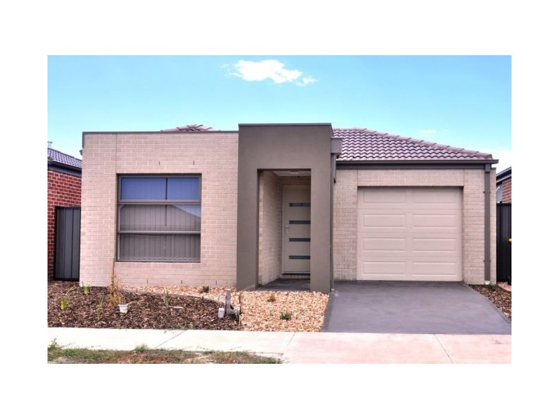 24 Black Wattle Road, Craigieburn VIC 3064