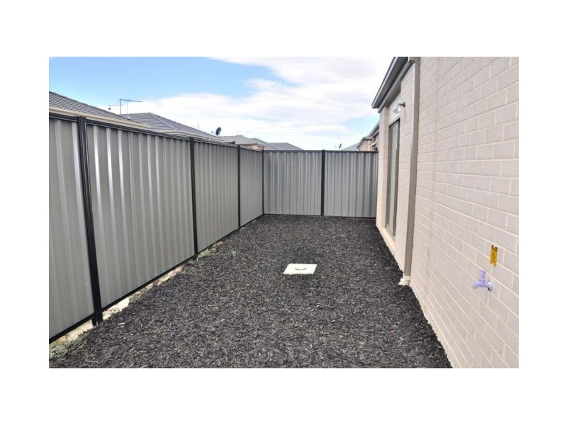 24 Black Wattle Road, Craigieburn VIC 3064