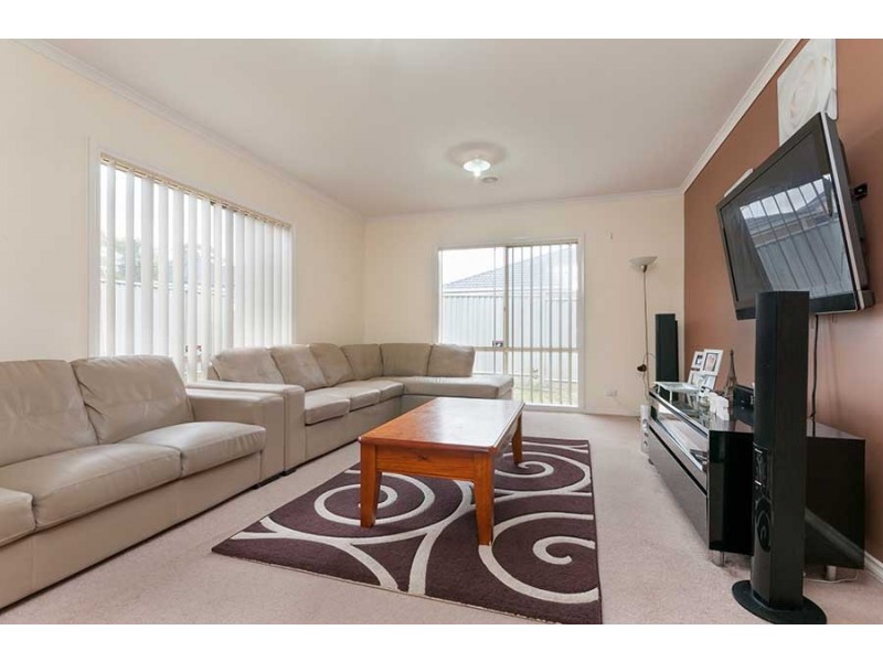 15 Westerfolds Loop, Craigieburn VIC 3064