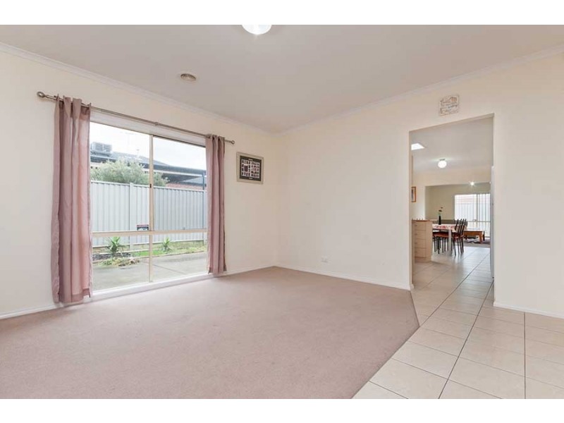 15 Westerfolds Loop, Craigieburn VIC 3064