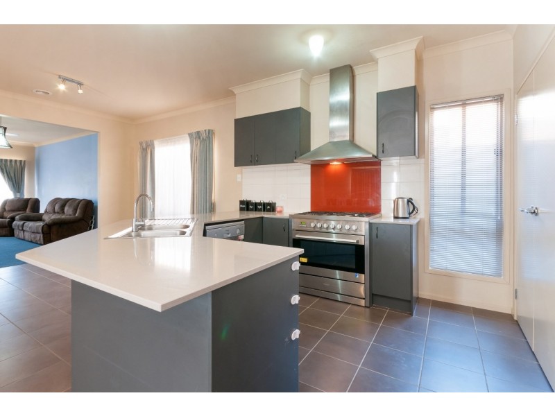 4 Houghton Court, Craigieburn VIC 3064