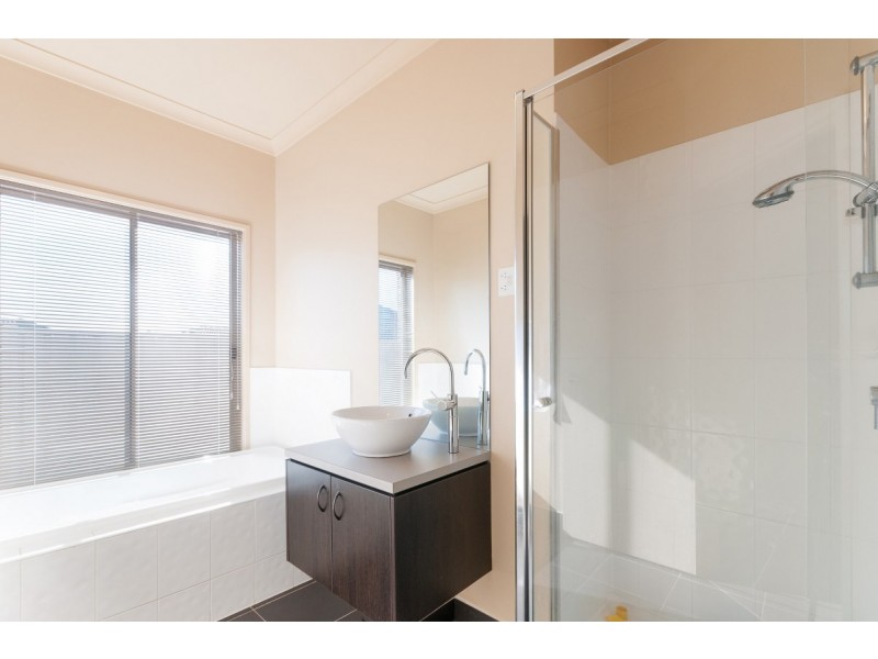 4 Houghton Court, Craigieburn VIC 3064
