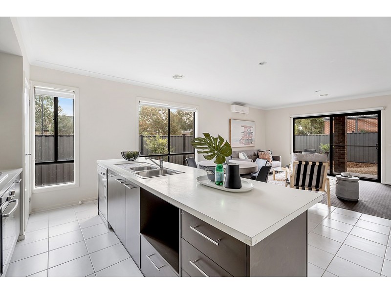 7 Pearce Way, Craigieburn VIC 3064