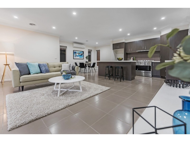 44 Highbury Circuit, Craigieburn VIC 3064