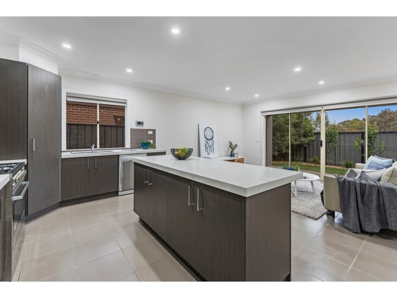 44 Highbury Circuit, Craigieburn VIC 3064