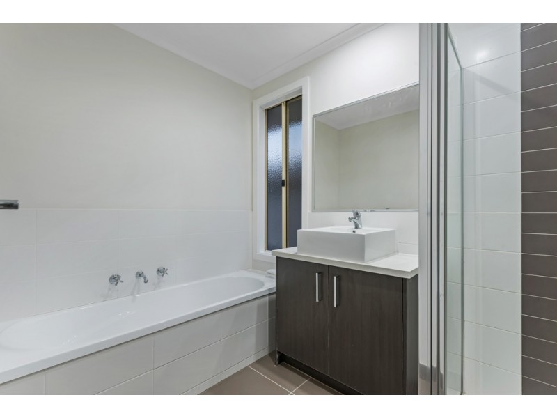 44 Highbury Circuit, Craigieburn VIC 3064