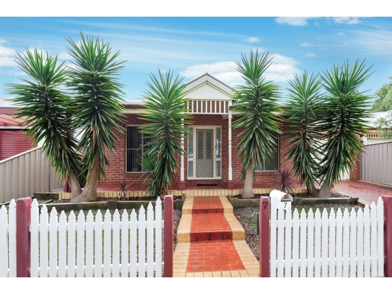 7 Bowman Glen, Craigieburn VIC 3064