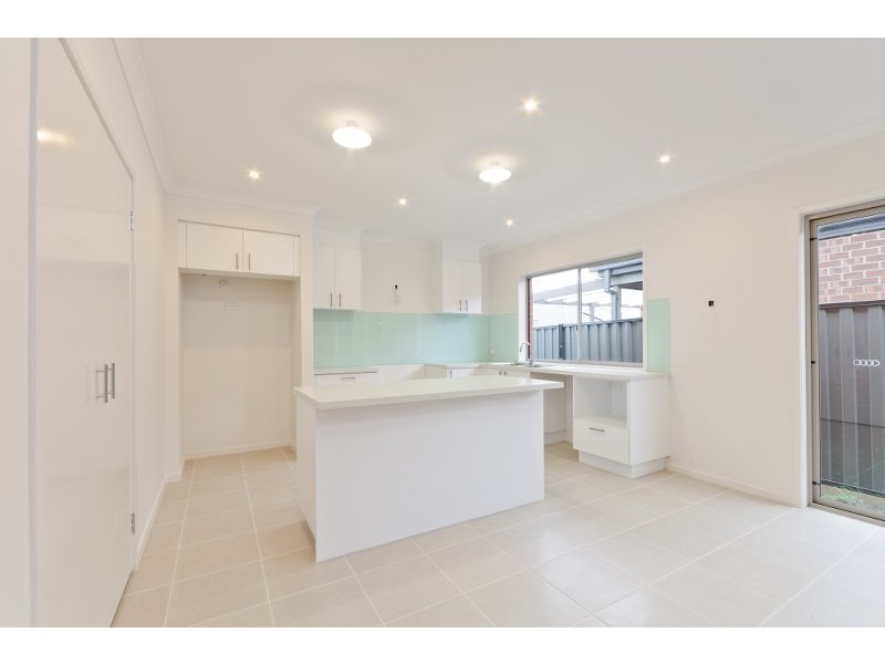 95 Biltmore Crescent, Roxburgh Park VIC 3064