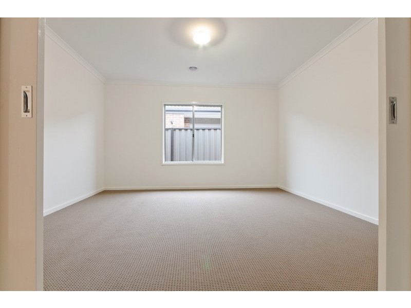 95 Biltmore Crescent, Roxburgh Park VIC 3064