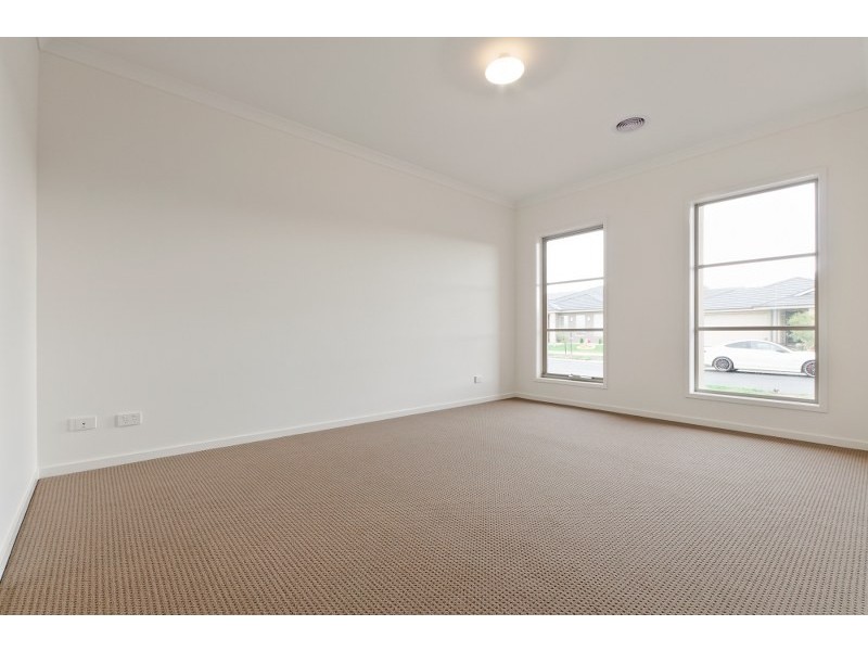 95 Biltmore Crescent, Roxburgh Park VIC 3064