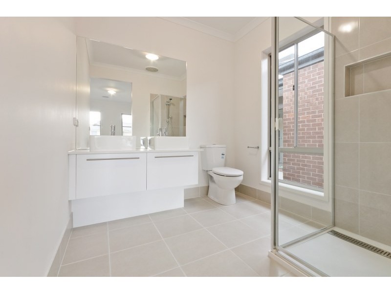 95 Biltmore Crescent, Roxburgh Park VIC 3064