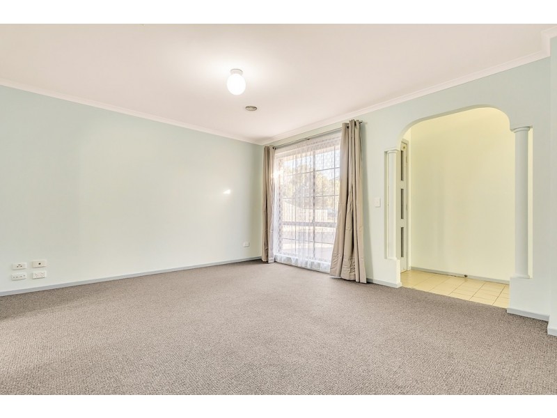 2 Lydd Court, Craigieburn VIC 3064