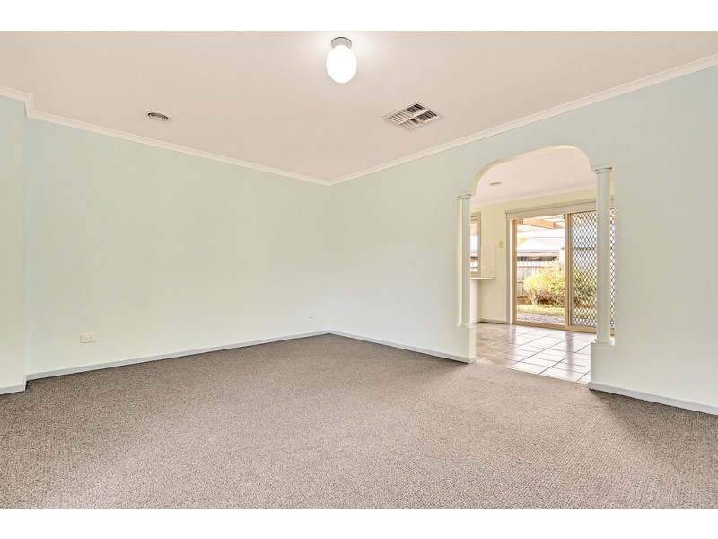 2 Lydd Court, Craigieburn VIC 3064