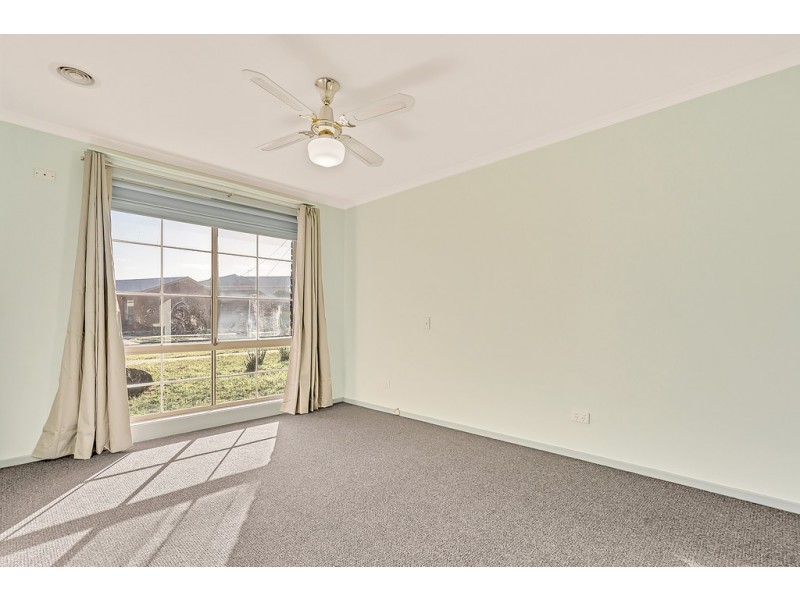 2 Lydd Court, Craigieburn VIC 3064