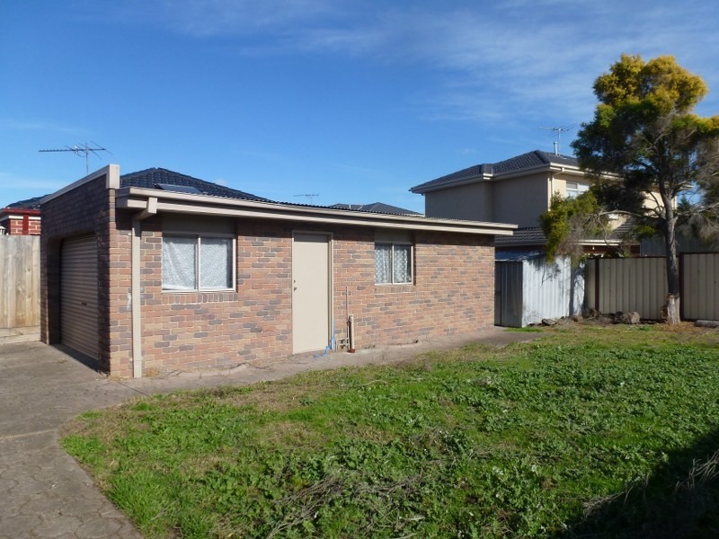27 Redesdale Street, Meadow Heights VIC 3048