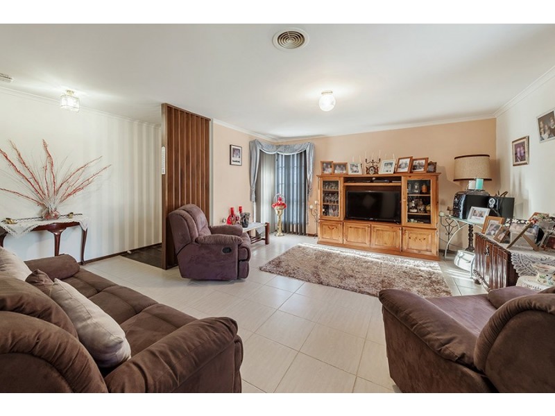 8 Ottery Court, Craigieburn VIC 3064