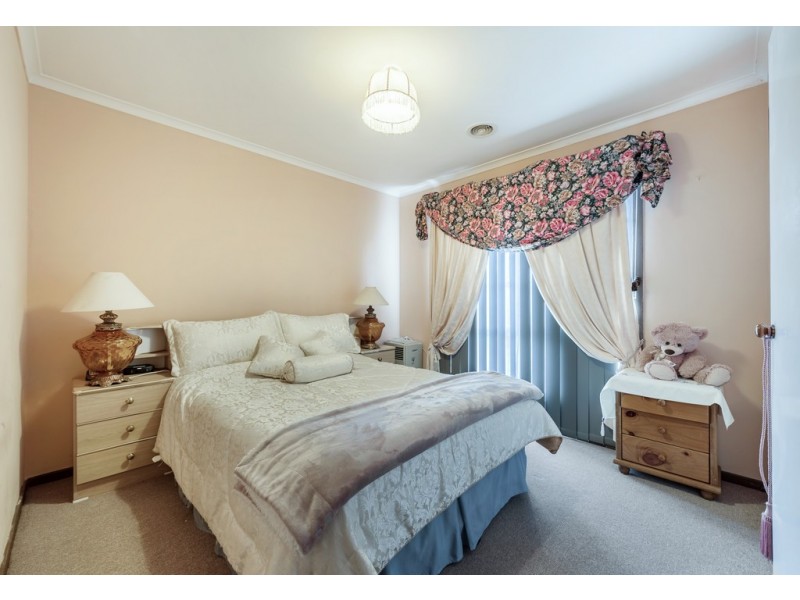 8 Ottery Court, Craigieburn VIC 3064