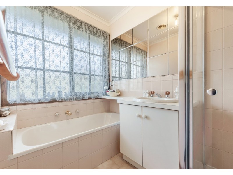 8 Ottery Court, Craigieburn VIC 3064