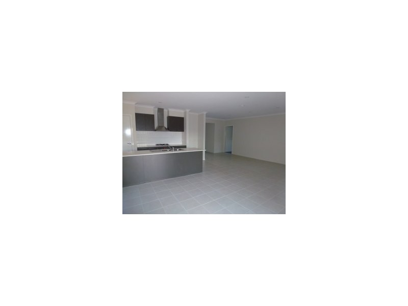 21 Oakgrove Drive, Craigieburn VIC 3064