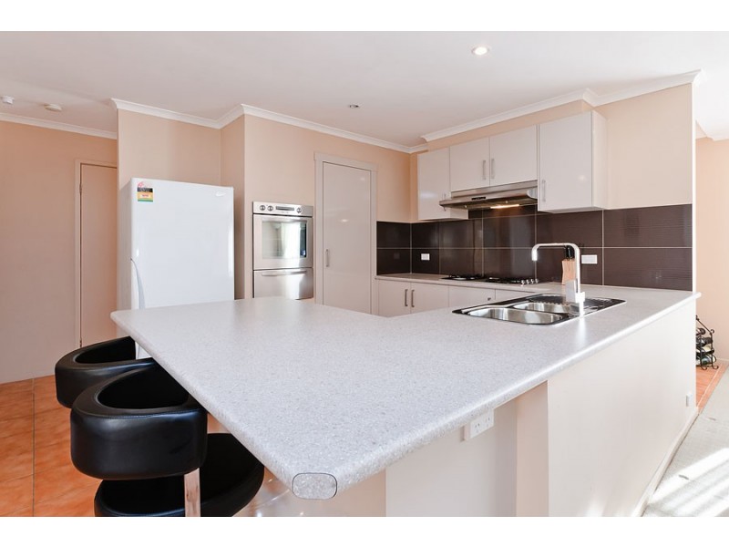 17 Axminster Drive, Craigieburn VIC 3064