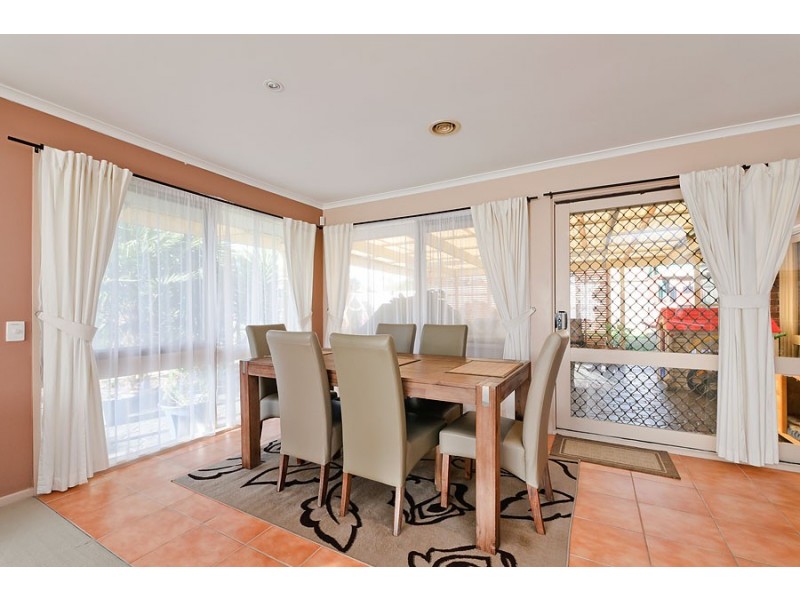 17 Axminster Drive, Craigieburn VIC 3064