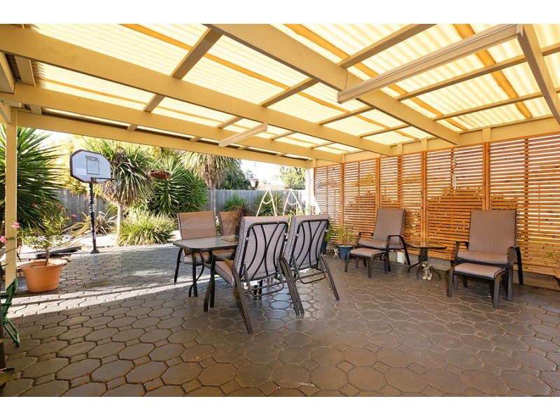 17 Axminster Drive, Craigieburn VIC 3064