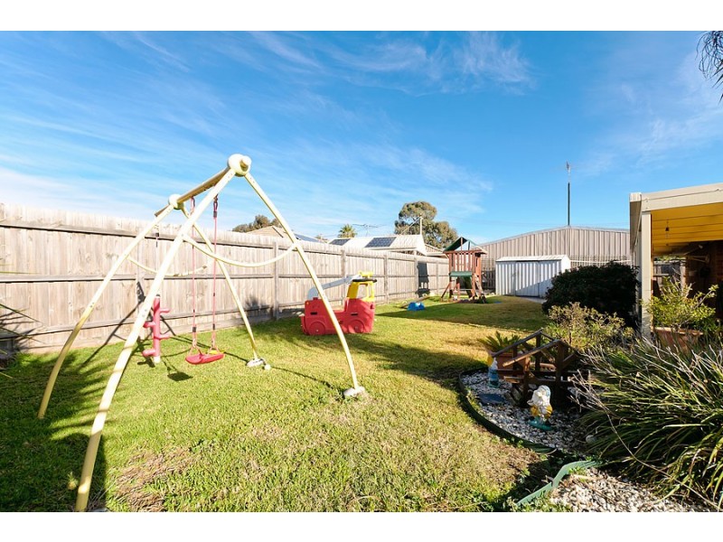17 Axminster Drive, Craigieburn VIC 3064