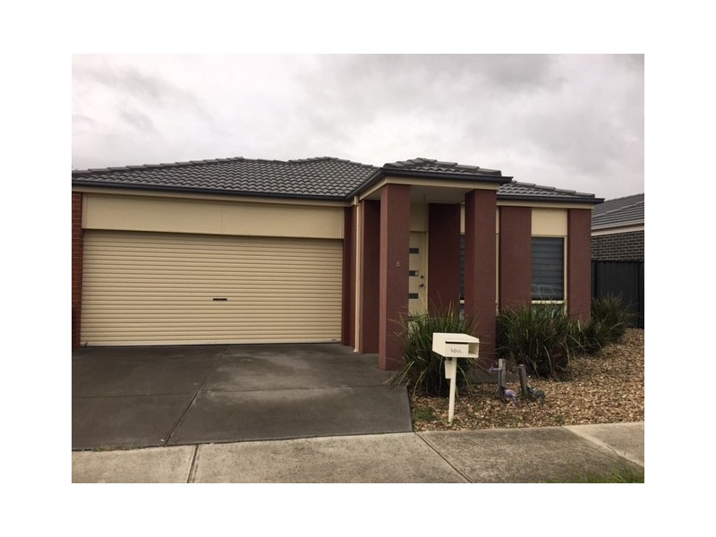 8 Avon Grove, Craigieburn VIC 3064