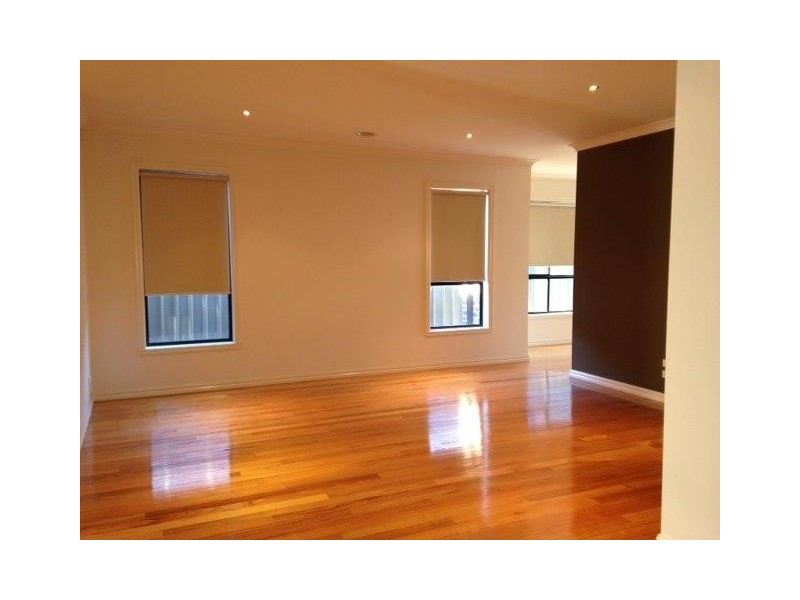 30 Mallacoota Way, Craigieburn VIC 3064