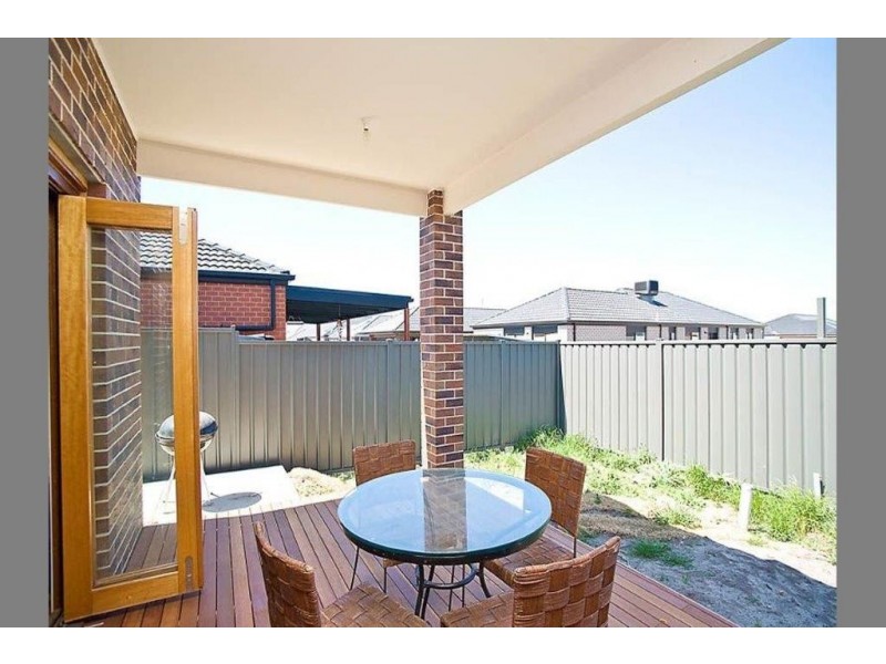 30 Mallacoota Way, Craigieburn VIC 3064