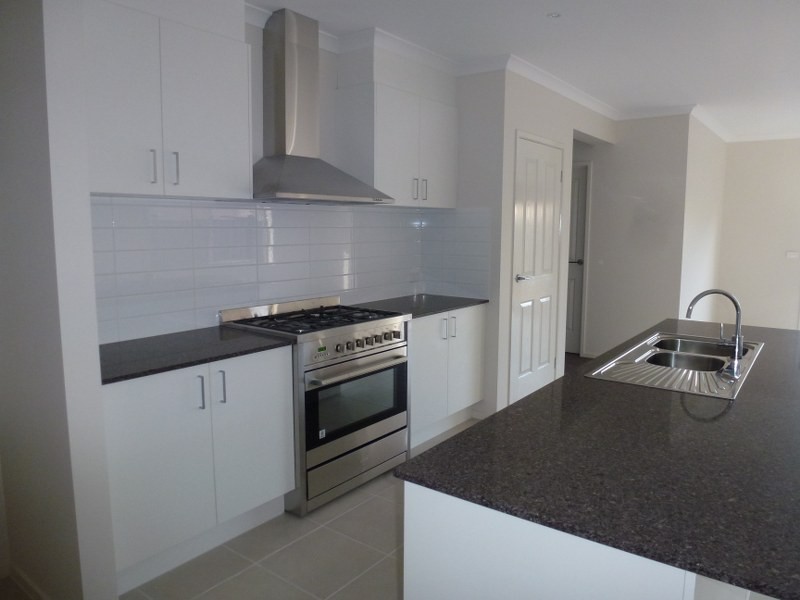 8 Lion Chase, Craigieburn VIC 3064