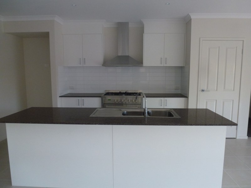 8 Lion Chase, Craigieburn VIC 3064