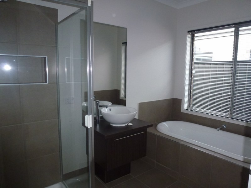 8 Lion Chase, Craigieburn VIC 3064