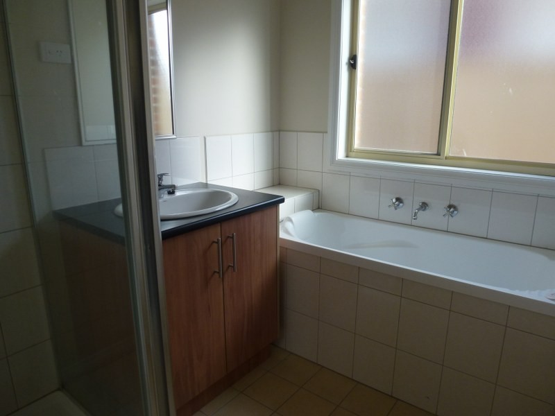 5 St Cloud Green, Craigieburn VIC 3064