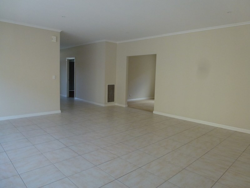 5 St Cloud Green, Craigieburn VIC 3064