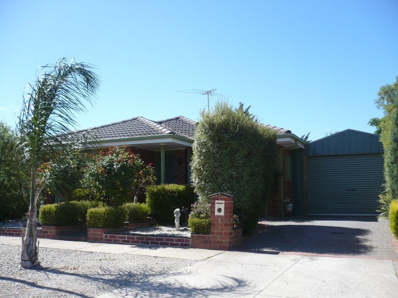 5 Rostron Way, Roxburgh Park VIC 3064