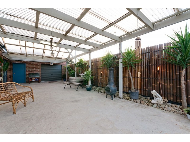 6 Sommeville Drive, Roxburgh Park VIC 3064