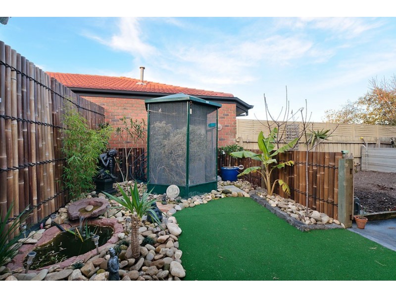 6 Sommeville Drive, Roxburgh Park VIC 3064