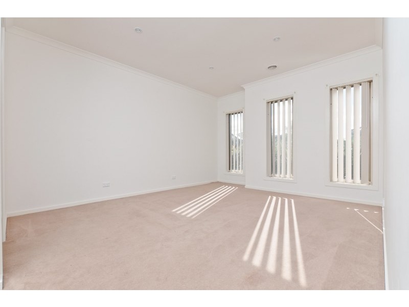 27 Kensley Circuit, Craigieburn VIC 3064