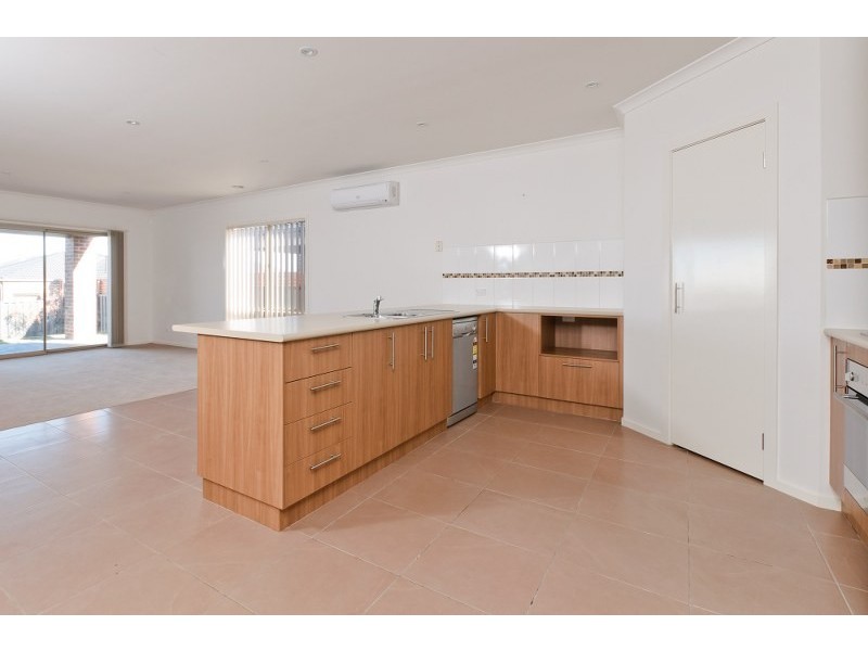 27 Kensley Circuit, Craigieburn VIC 3064