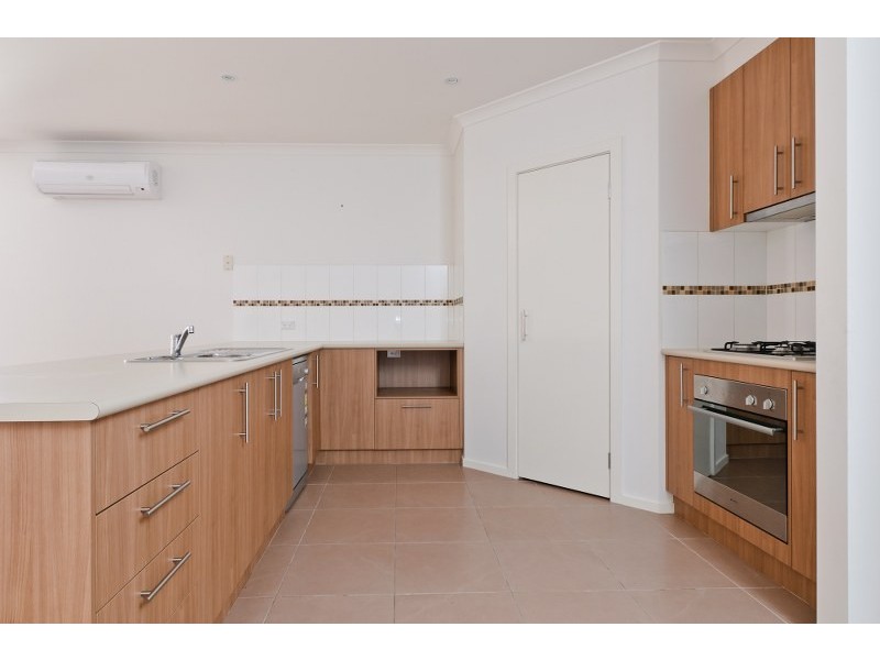 27 Kensley Circuit, Craigieburn VIC 3064