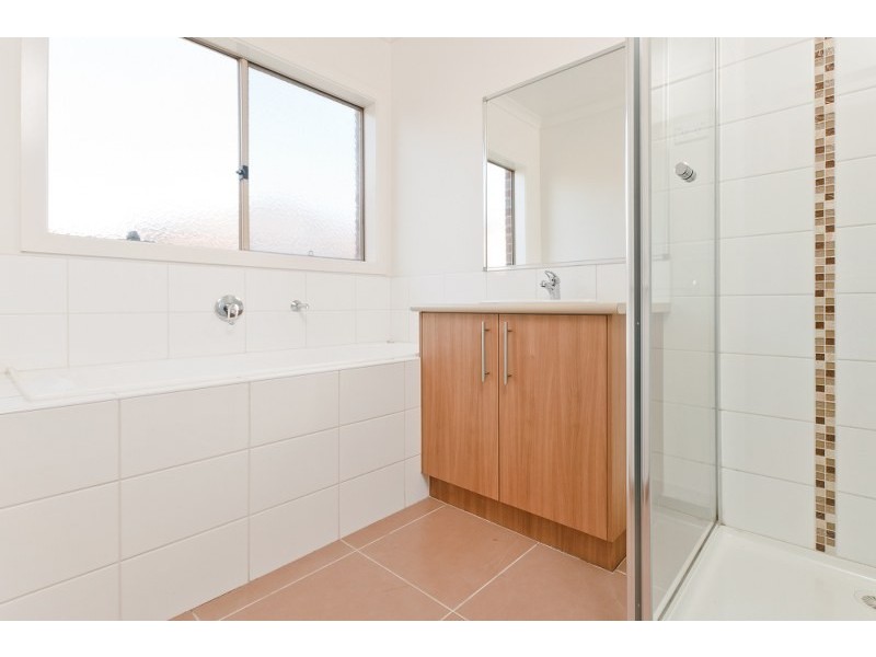 27 Kensley Circuit, Craigieburn VIC 3064