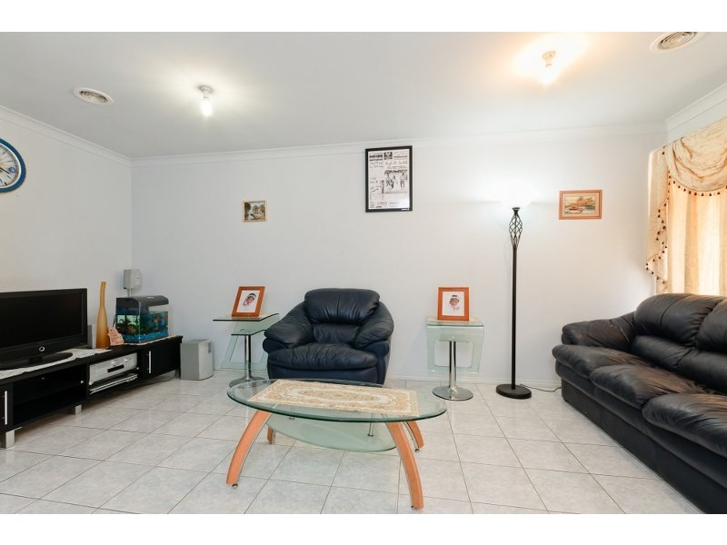 33 Limpopa Square, Roxburgh Park VIC 3064