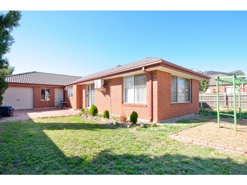 33 Limpopa Square, Roxburgh Park VIC 3064