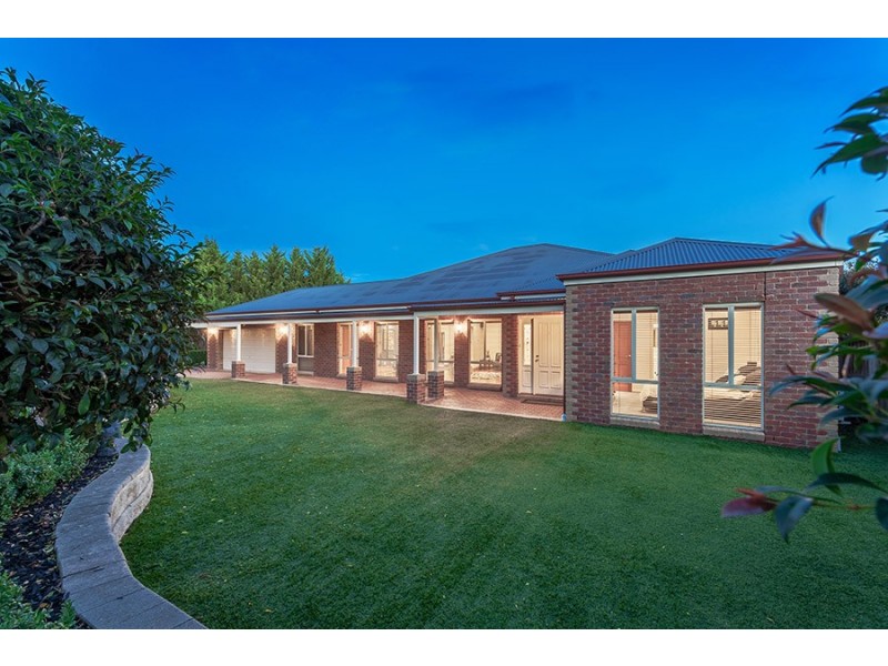 18 Peasholm Corner, Craigieburn VIC 3064