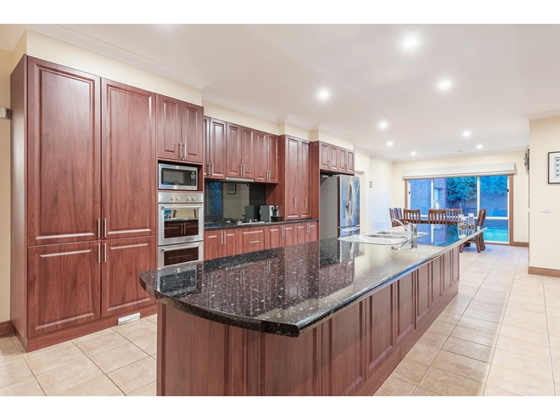 18 Peasholm Corner, Craigieburn VIC 3064